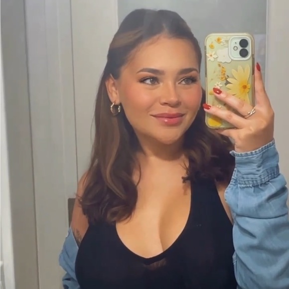 Tops - 🌻 MEET YOUR SELLER 🌻